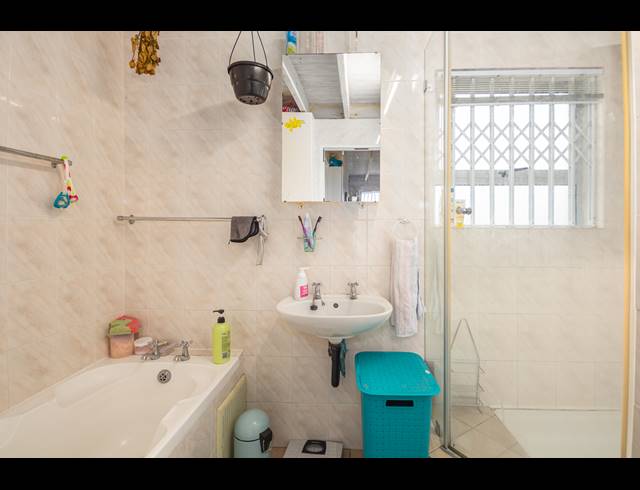 2 BEDROOM APARTMENT SOLD IN BLOUBERG SANDS